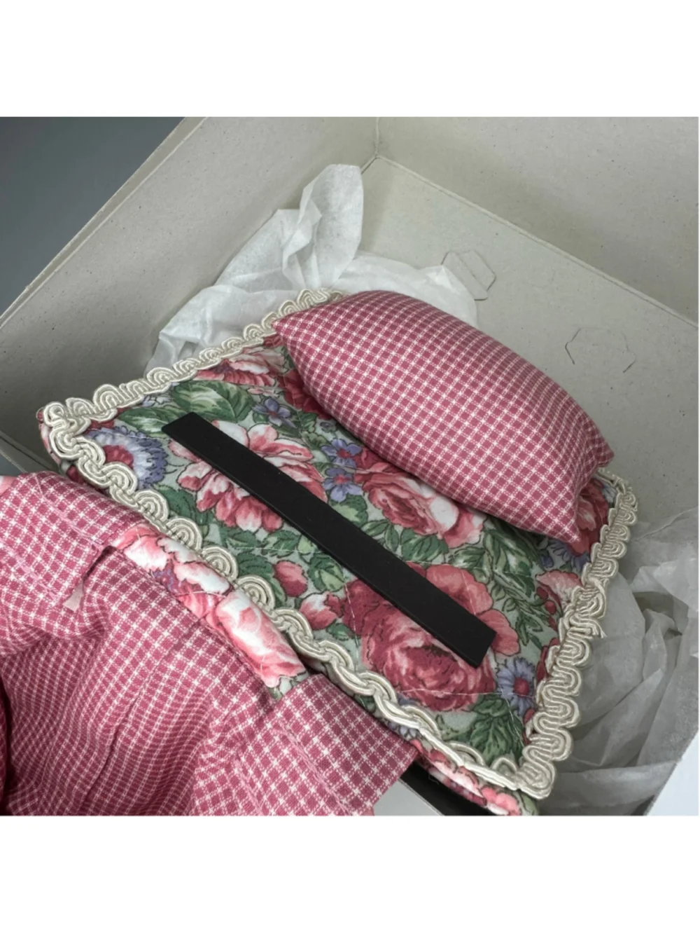 New Vintage Handmade Quilted Floral Seeing Fabric Basket & Magnetic Pin Cushion